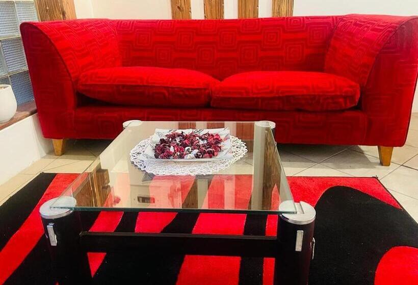 پانسیون Coastwave Guest House