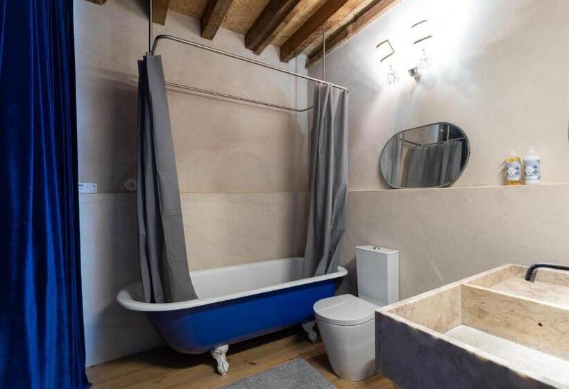 پانسیون Double Room In 18th Century Style