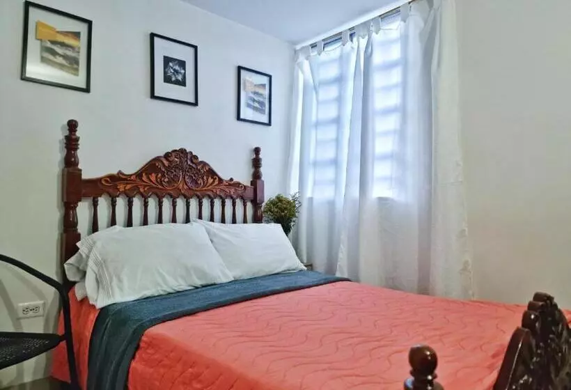 ペンション Hostal   Doña Elva A 15 Min Del Aeropuerto