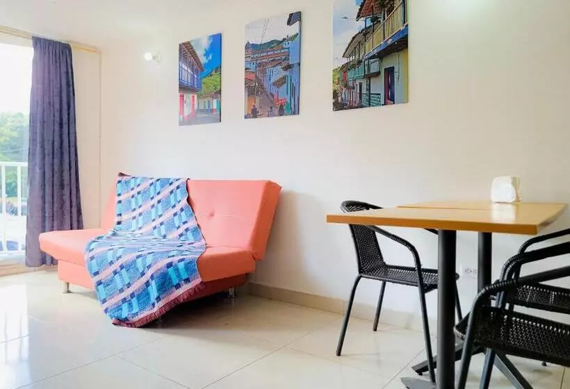 ペンション Hostal   Doña Elva A 15 Min Del Aeropuerto