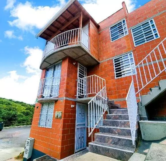ペンション Hostal   Doña Elva A 15 Min Del Aeropuerto