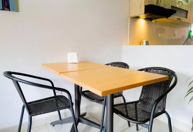 ペンション Hostal   Doña Elva A 15 Min Del Aeropuerto
