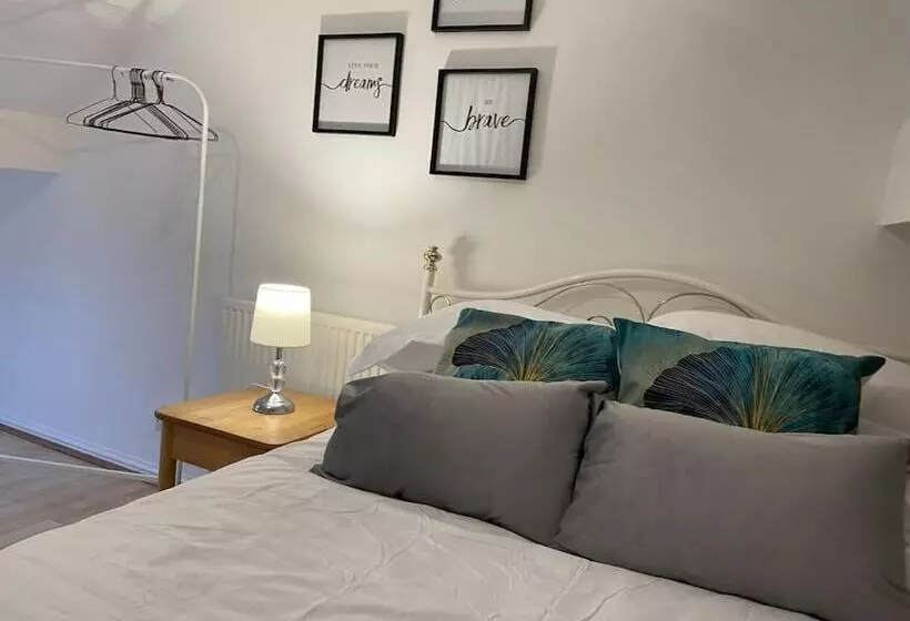 ペンション Keary Entire House. 3 Beds. Bright And Cheerful