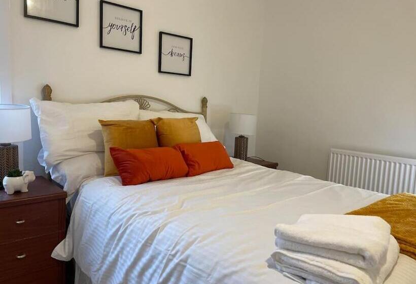 פנסיון Keary Entire House. 3 Beds. Bright And Cheerful