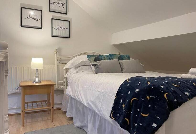 פנסיון Keary Entire House. 3 Beds. Bright And Cheerful