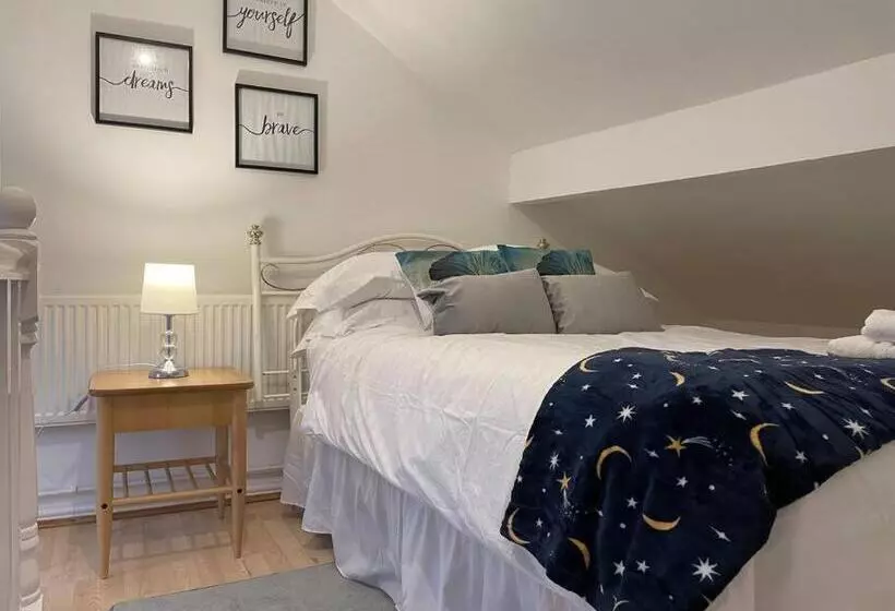 ペンション Keary Entire House. 3 Beds. Bright And Cheerful