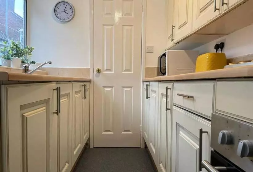 ペンション Keary Entire House. 3 Beds. Bright And Cheerful