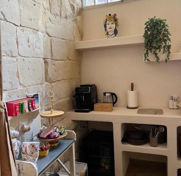 پانسیون Suite Zorah