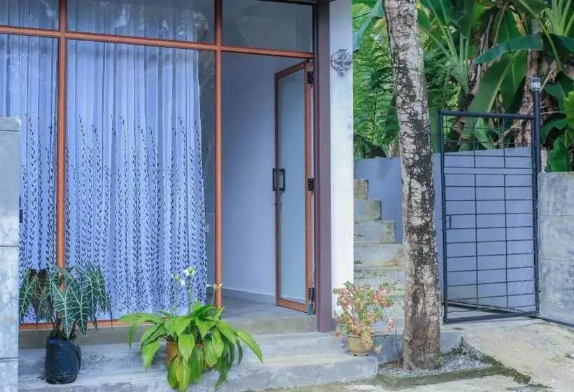 ペンション Venivila House