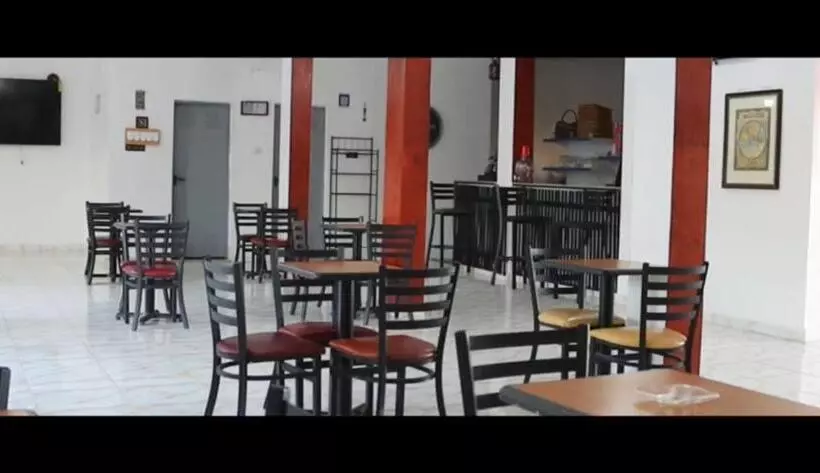 استراحتگاه Florida Pool & Grill