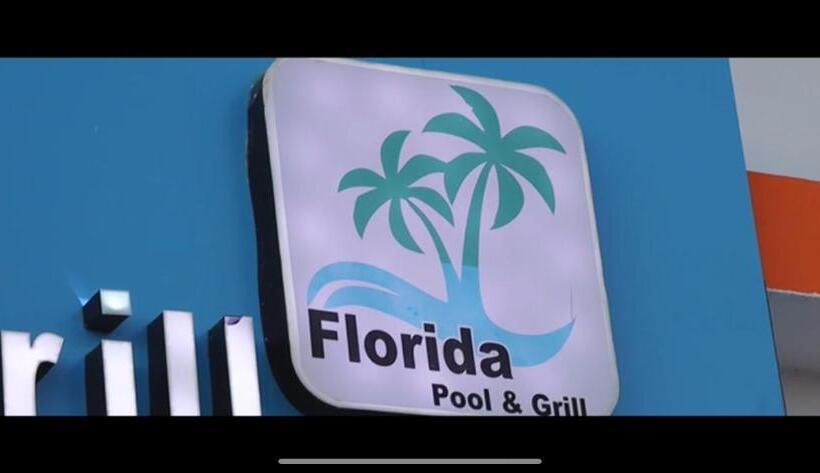 استراحتگاه Florida Pool & Grill