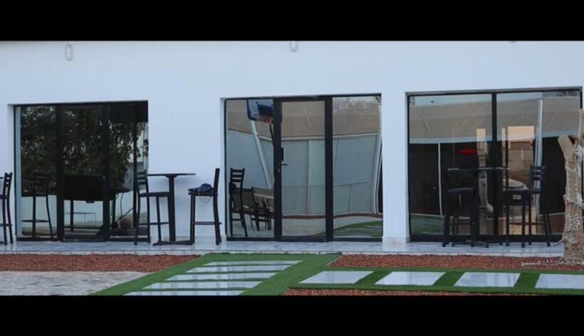 استراحتگاه Florida Pool & Grill