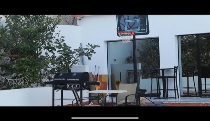 استراحتگاه Florida Pool & Grill