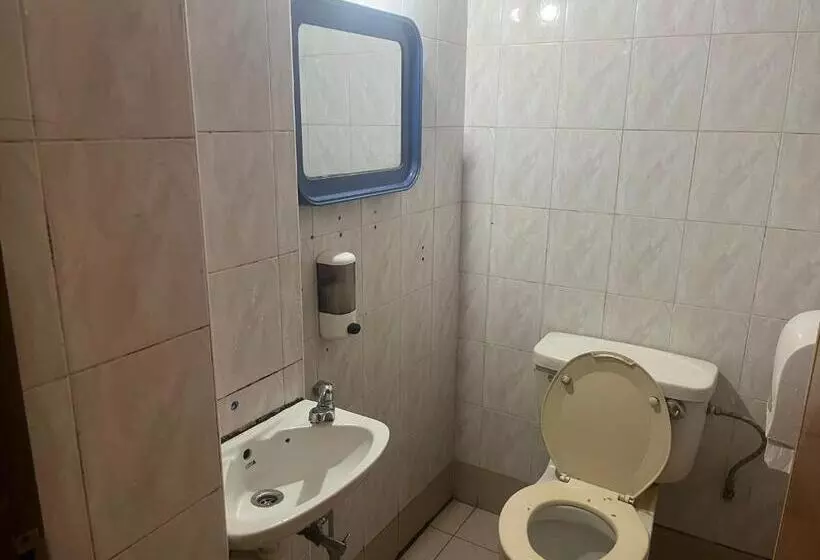 Amrise Hotel 12