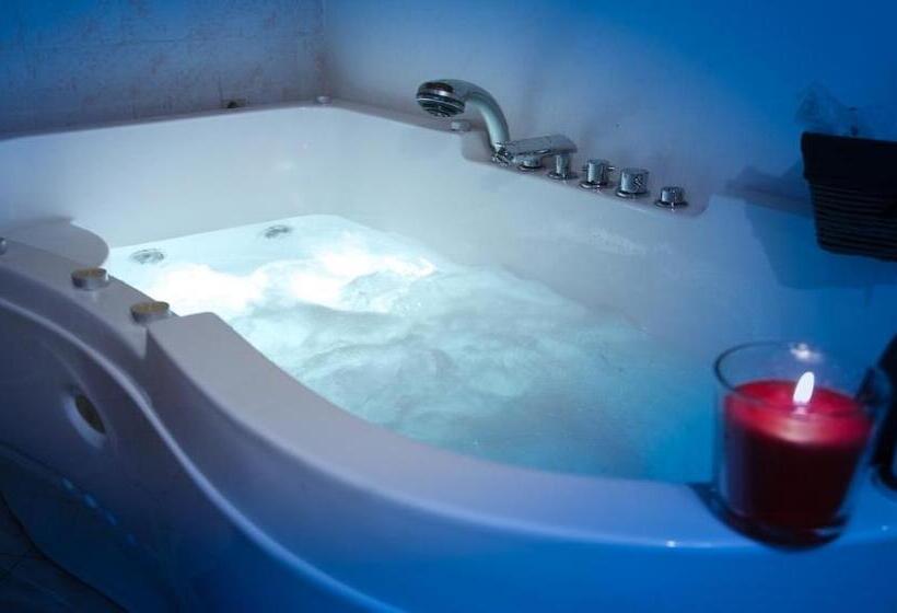 تختخواب و صبحانه La Porta Di Alba