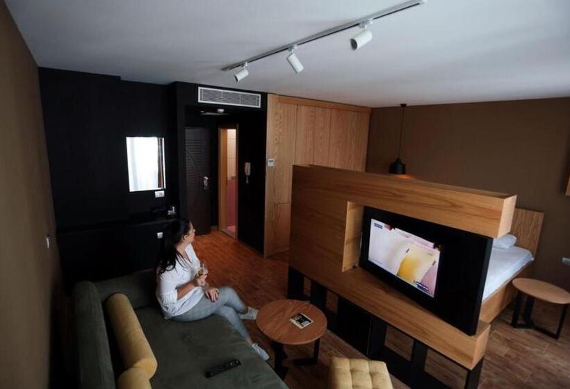 هتل Alvin Comfort