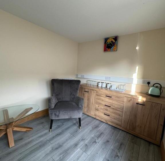 מלון כמוסות Claire Barden Boutique