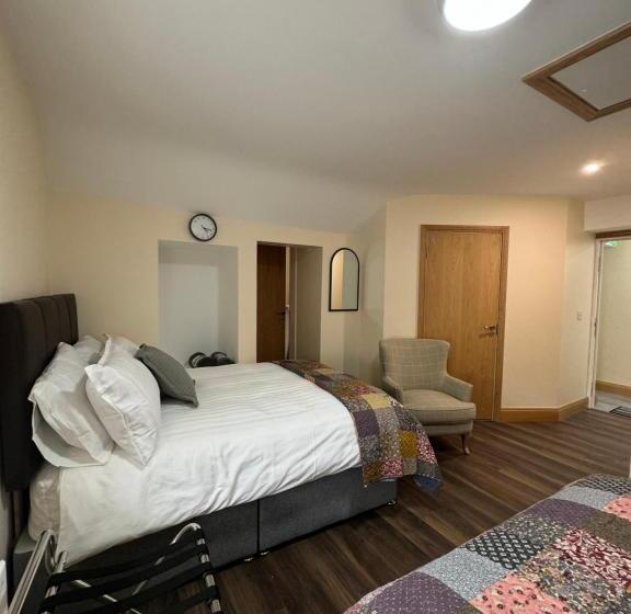 מלון כמוסות Claire Barden Boutique