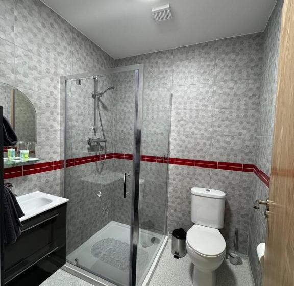 מלון כמוסות Claire Barden Boutique