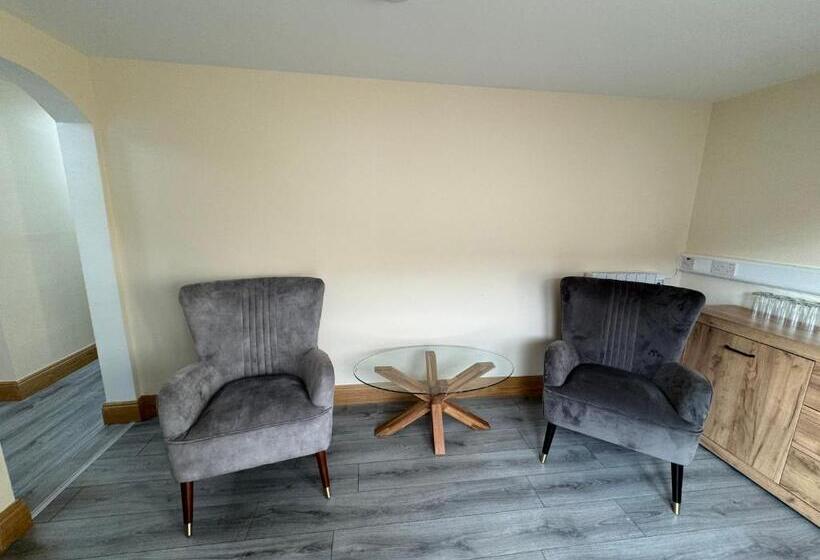 מלון כמוסות Claire Barden Boutique