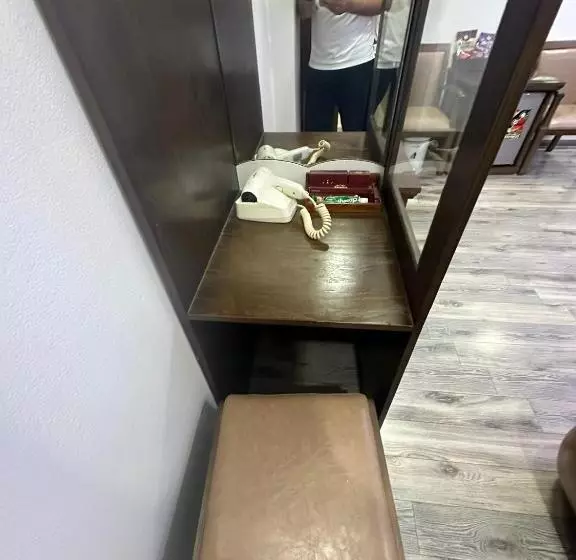 هتل Hoàng Gia Long Biên