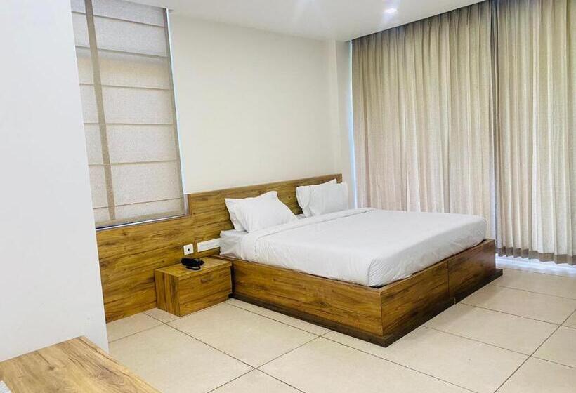 Hotel Mountview By Farstay Wayanad