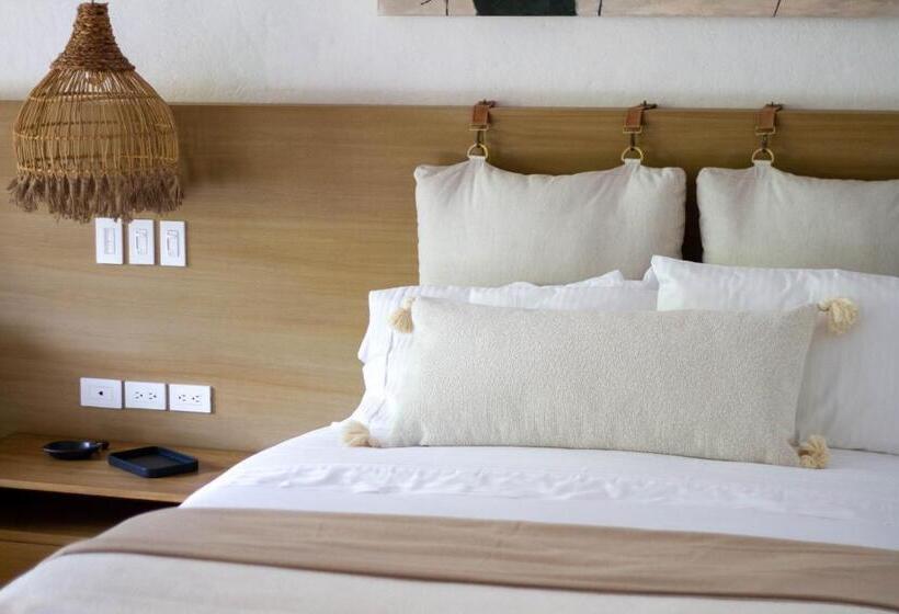 هتل Mountains Of Hope