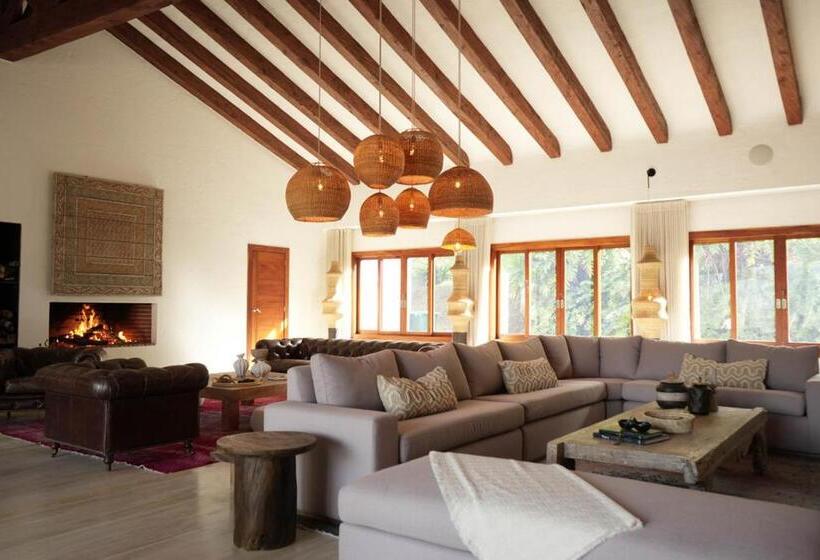 هتل Mountains Of Hope