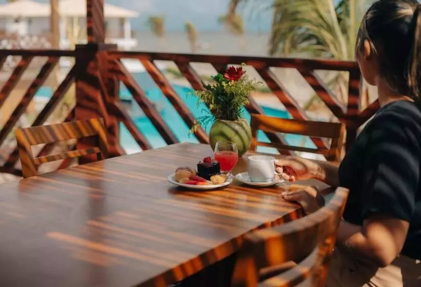 ホテル Oiti Beach Resort Tutoia