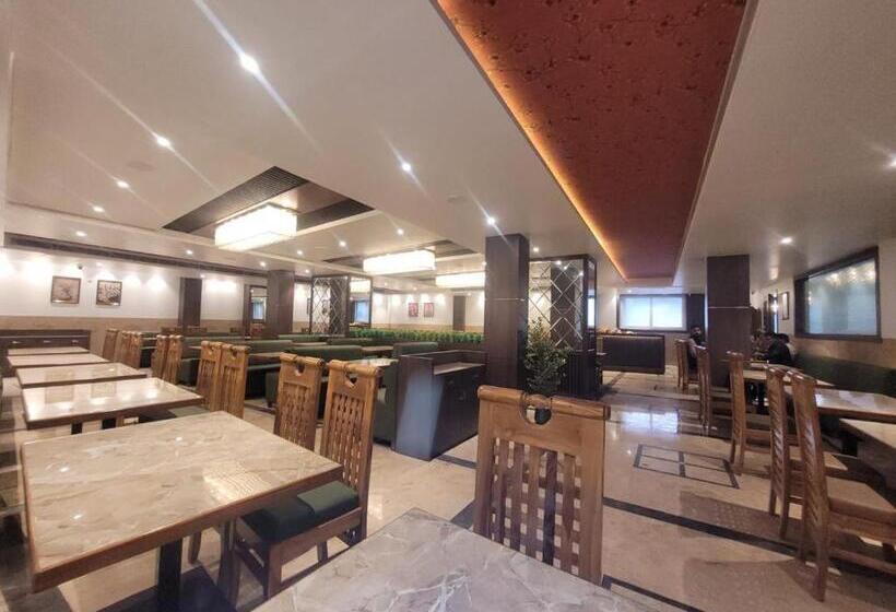 Hotel Raj Palace, Ayodhya