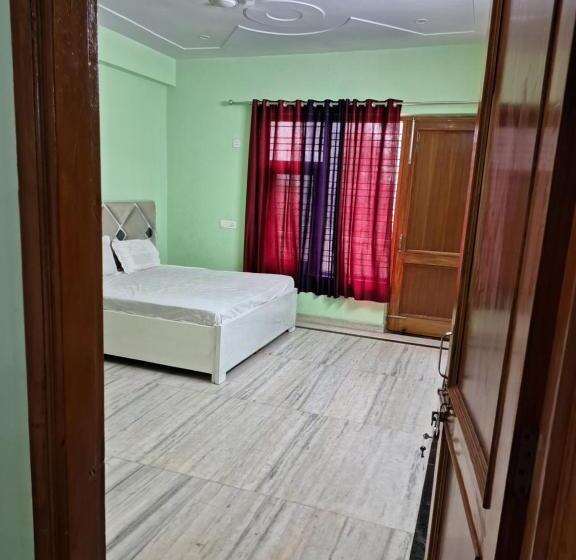 펜션 Golf Homes Gyest House