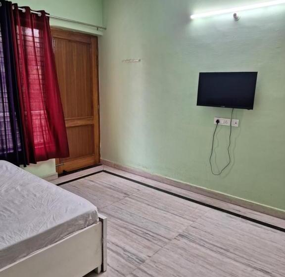 펜션 Golf Homes Gyest House