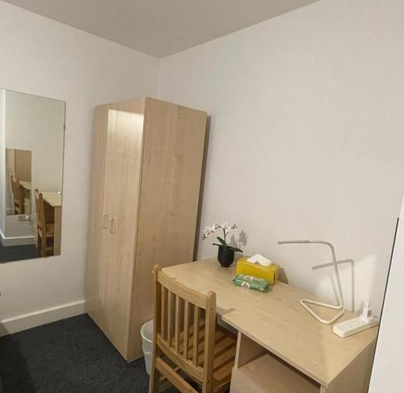 پانسیون Lovely Triple And Quadruple Bedrooms In Euston