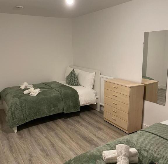 پانسیون Lovely Triple And Quadruple Bedrooms In Euston