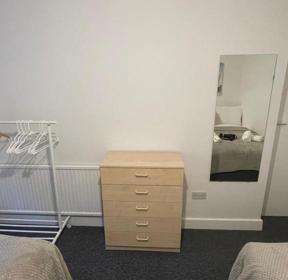 پانسیون Lovely Triple And Quadruple Bedrooms In Euston