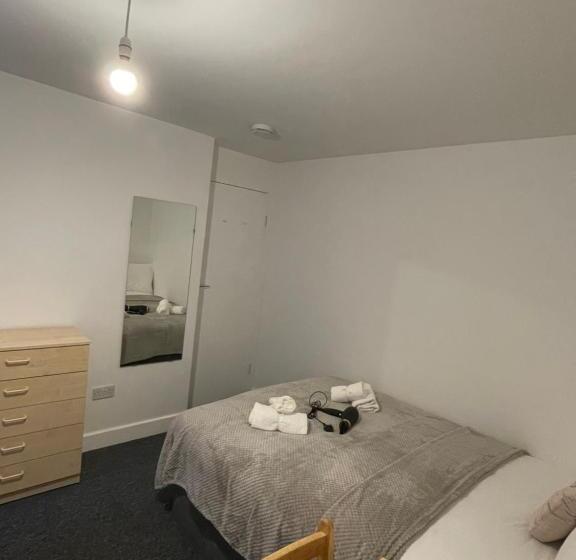 پانسیون Lovely Triple And Quadruple Bedrooms In Euston