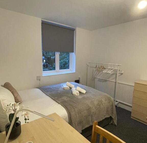 پانسیون Lovely Triple And Quadruple Bedrooms In Euston