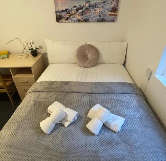 پانسیون Lovely Triple And Quadruple Bedrooms In Euston