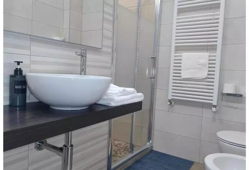 پانسیون Pigro House   Bologna Airport Suite