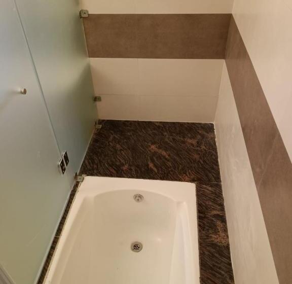 פנסיון Twin Oaks Kasauli