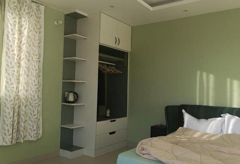 פנסיון Twin Oaks Kasauli