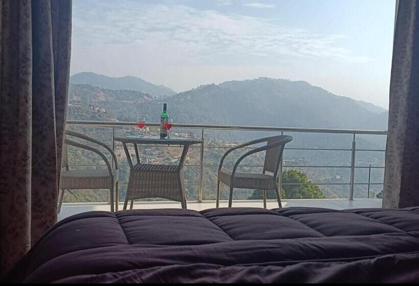 פנסיון Twin Oaks Kasauli