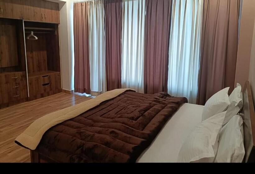 פנסיון Twin Oaks Kasauli