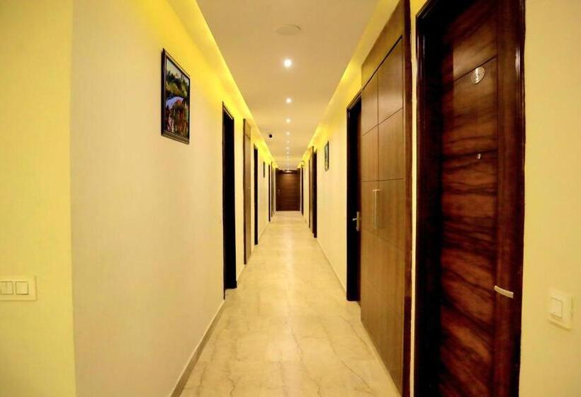 Pineberry Hotels   Near Golden Temple