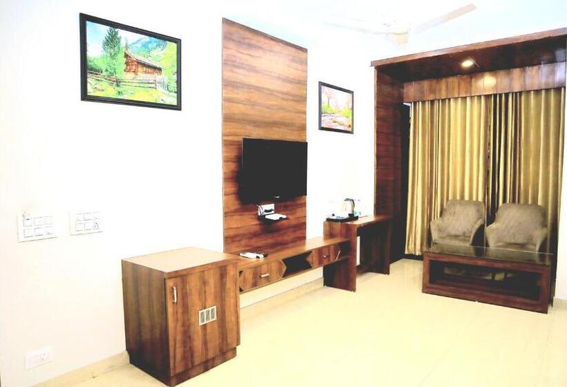 Pineberry Hotels   Near Golden Temple