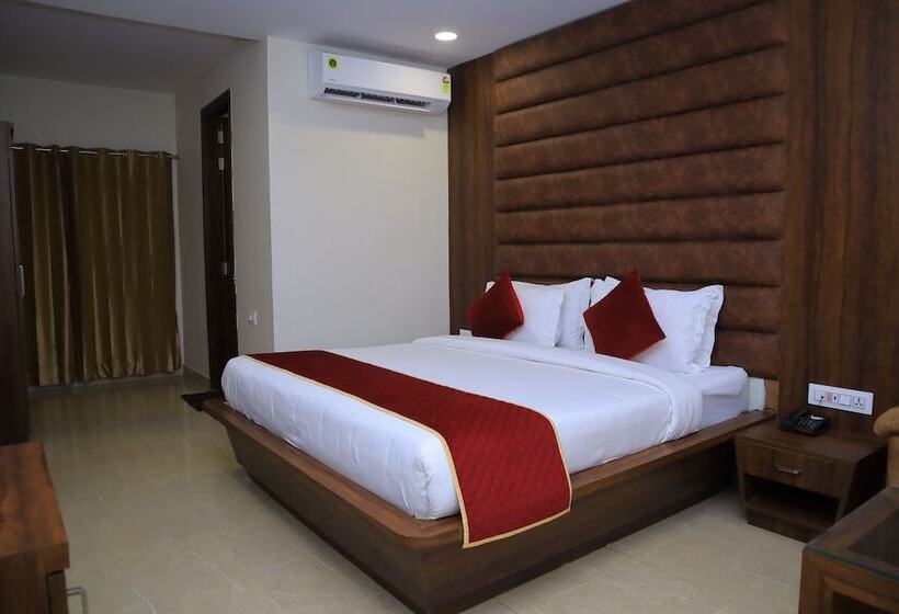 Pineberry Hotels   Near Golden Temple