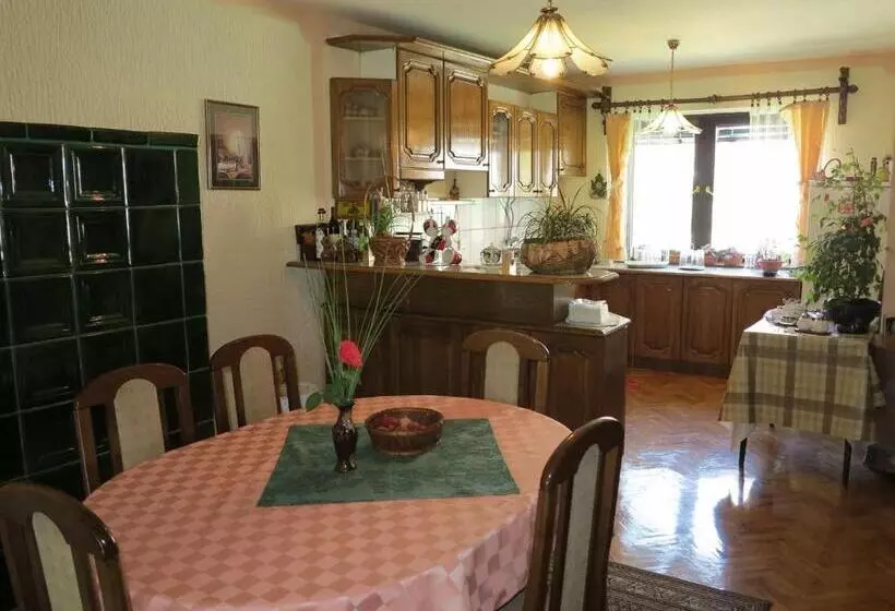 هاستل Lavrnić