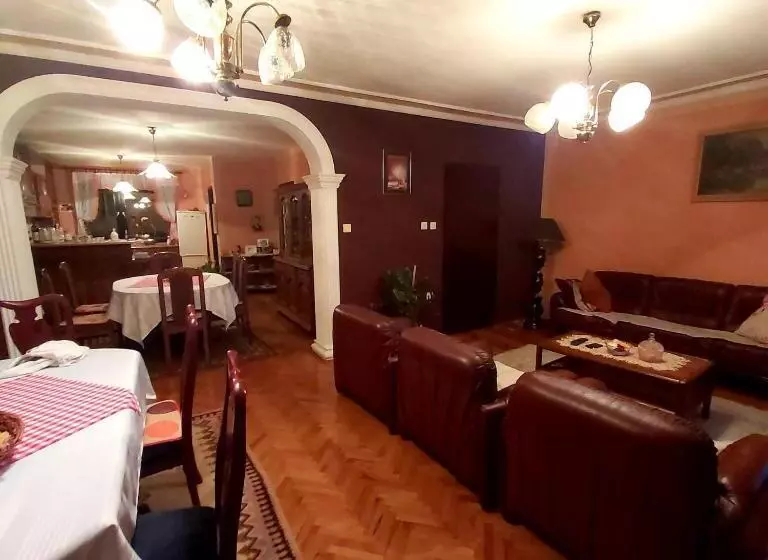 هاستل Lavrnić