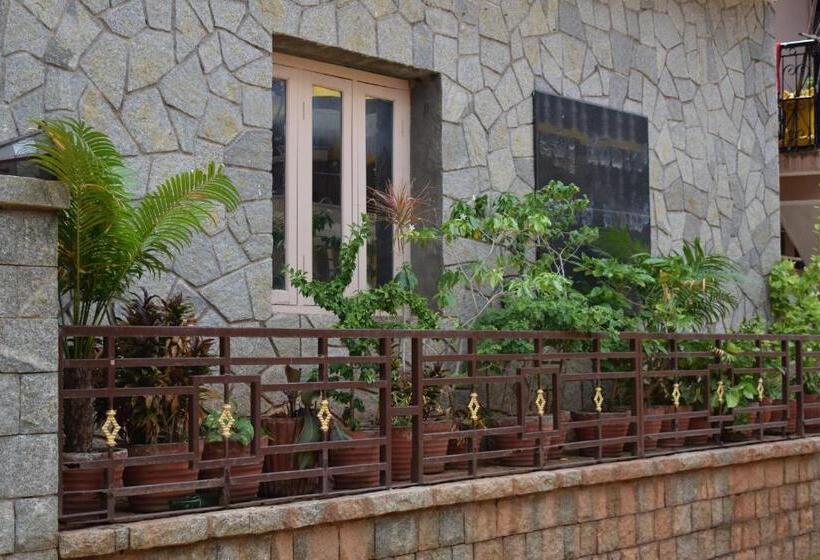 Bed and Breakfast Lakshmi Heritage Tourist Home