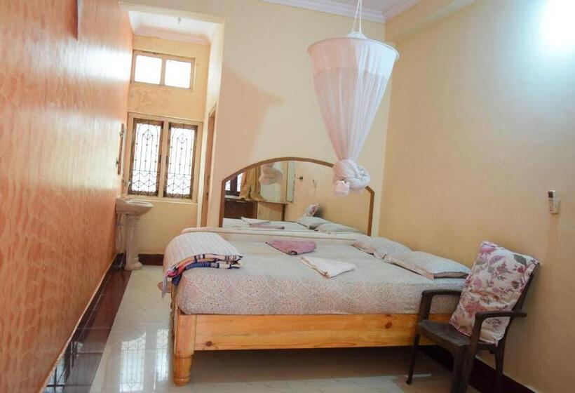 Bed and Breakfast Lakshmi Heritage Tourist Home
